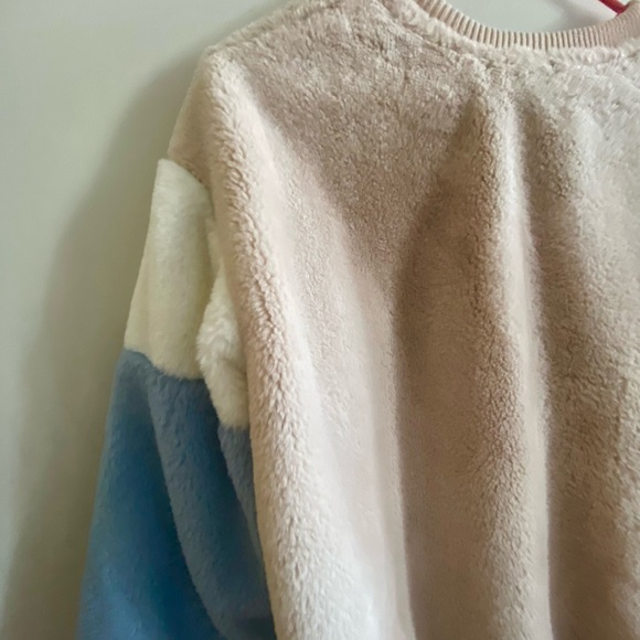 fluffy sweater for sale! Super comfy and cozy - Picture 4 of 6
